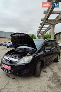 Минивэн Opel Zafira 2010 в 