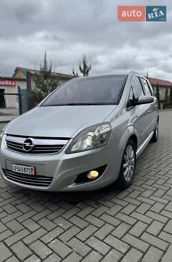 Минивэн Opel Zafira 2009 в 