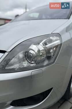 Минивэн Opel Zafira 2009 в 