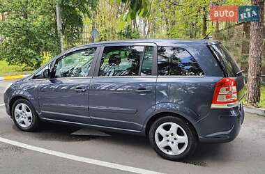 Минивэн Opel Zafira 2008 в Киеве