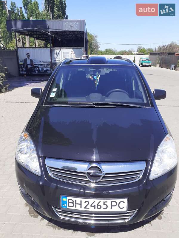 Минивэн Opel Zafira 2009 в Раздельной