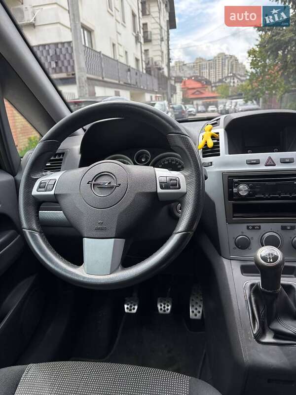 Минивэн Opel Zafira 2007 в Киеве