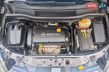 Минивэн Opel Zafira 2011 в 