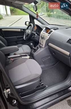 Минивэн Opel Zafira 2008 в 