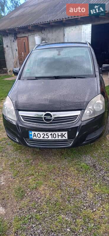 Мінівен Opel Zafira 2010 в Ужгороді