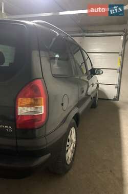 Минивэн Opel Zafira 2002 в 
