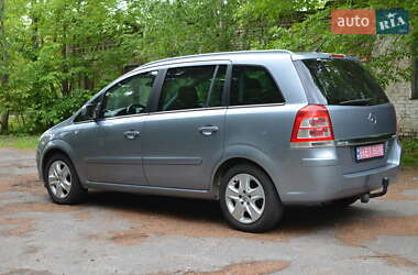 Минивэн Opel Zafira 2010 в 