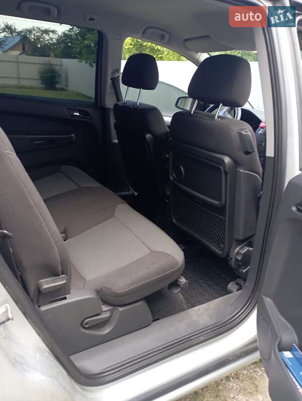 Минивэн Opel Zafira 2005 в Вижнице