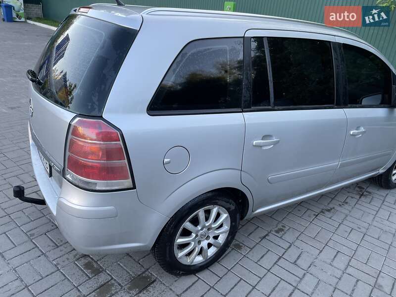 Минивэн Opel Zafira 2007 в Киеве