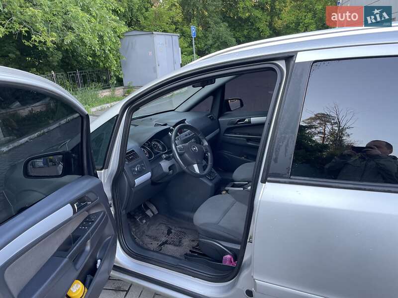 Минивэн Opel Zafira 2007 в Киеве