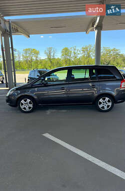 Минивэн Opel Zafira 2010 в 