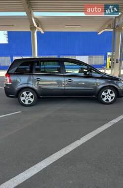Минивэн Opel Zafira 2010 в 