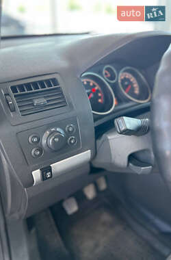 Минивэн Opel Zafira 2010 в 