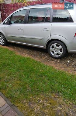Минивэн Opel Zafira 2009 в 