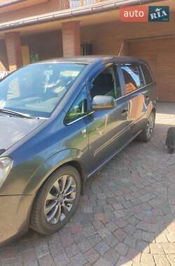 Минивэн Opel Zafira 2010 в 