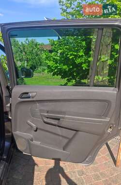 Минивэн Opel Zafira 2010 в 