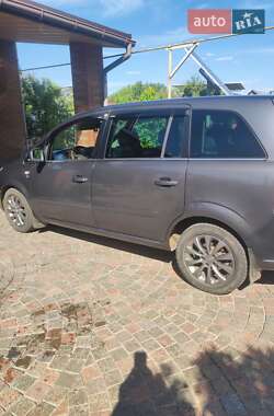 Минивэн Opel Zafira 2010 в 