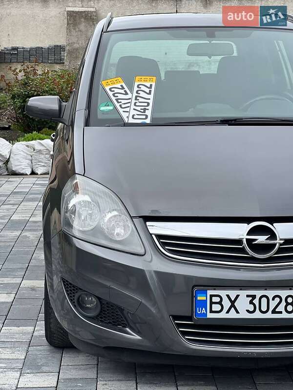 Минивэн Opel Zafira 2009 в Хмельницком