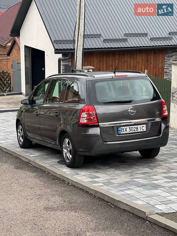 Минивэн Opel Zafira 2009 в Хмельницком