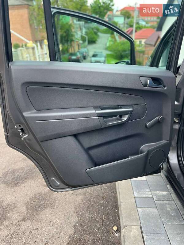 Минивэн Opel Zafira 2009 в Хмельницком