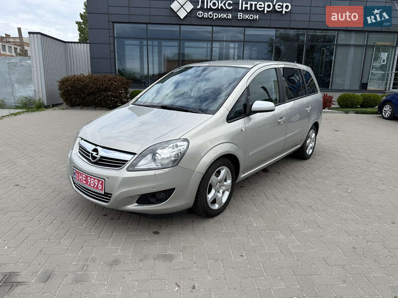 Минивэн Opel Zafira 2009 в 
