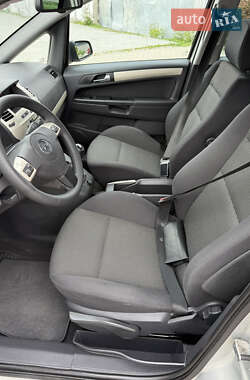 Минивэн Opel Zafira 2009 в 