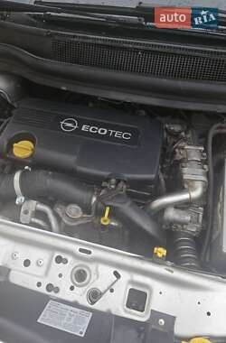 Минивэн Opel Zafira 2010 в 