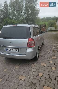 Минивэн Opel Zafira 2010 в 