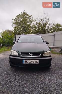 Минивэн Opel Zafira 2000 в Остроге