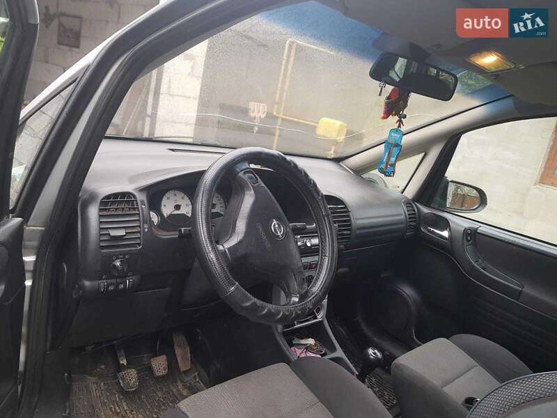 Минивэн Opel Zafira 2003 в 
