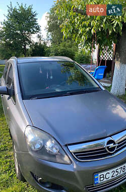 Минивэн Opel Zafira 2005 в Городке