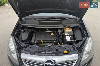 Минивэн Opel Zafira 2009 в 