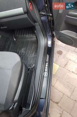 Минивэн Opel Zafira 2009 в 