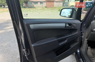 Минивэн Opel Zafira 2010 в 