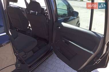 Минивэн Opel Zafira 2011 в 