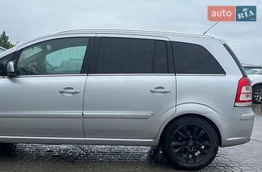 Минивэн Opel Zafira 2010 в 