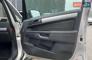 Минивэн Opel Zafira 2010 в 
