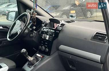 Минивэн Opel Zafira 2010 в 
