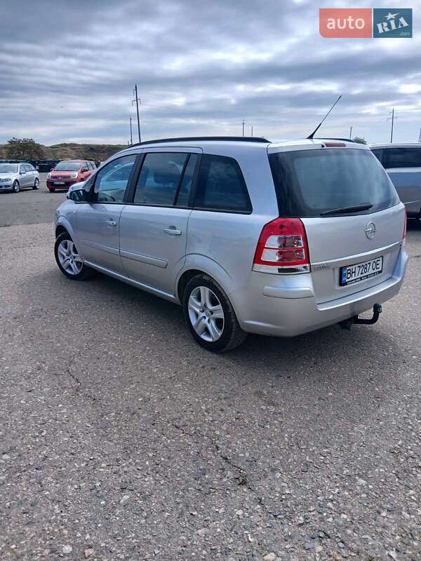 Минивэн Opel Zafira 2008 в 