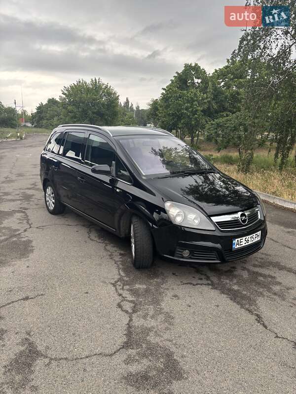 Минивэн Opel Zafira 2006 в 