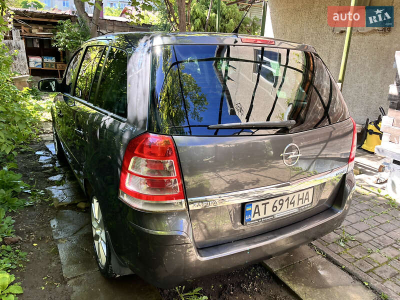 Минивэн Opel Zafira 2009 в Ивано-Франковске