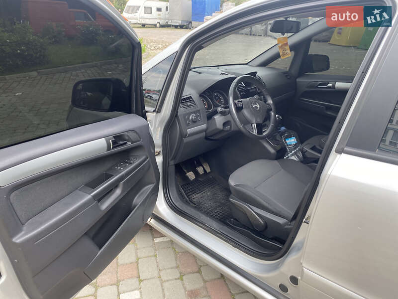 Минивэн Opel Zafira 2012 в Ивано-Франковске