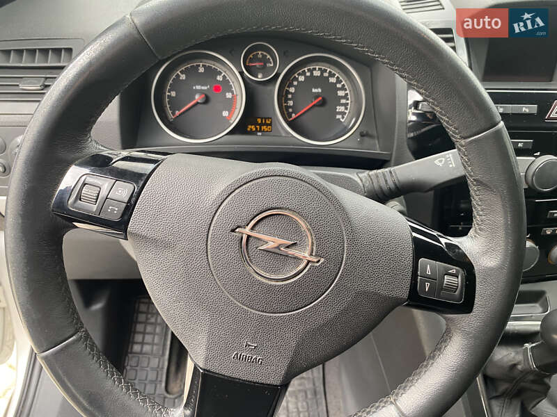 Минивэн Opel Zafira 2012 в Ивано-Франковске