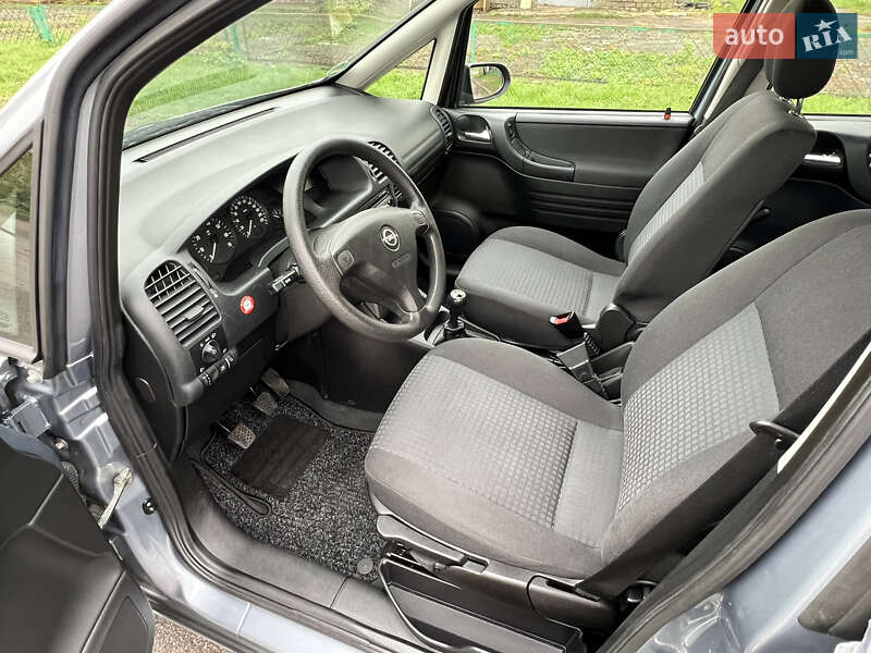 Минивэн Opel Zafira 2005 в Сумах
