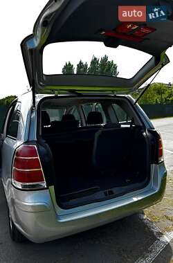 Минивэн Opel Zafira 2007 в 