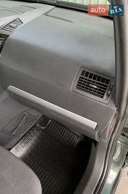 Мінівен Opel Zafira 2010 в 