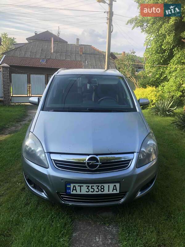 Минивэн Opel Zafira 2008 в 