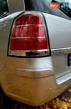 Минивэн Opel Zafira 2006 в 