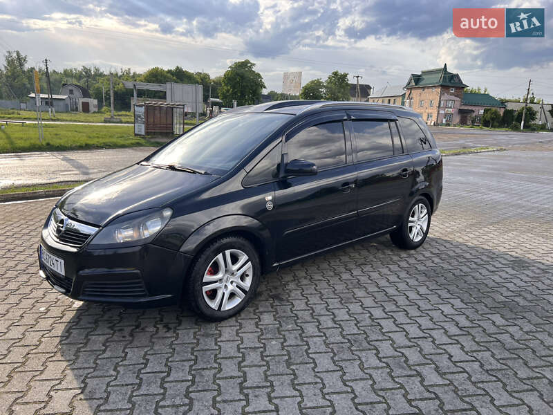Минивэн Opel Zafira 2006 в Хотине