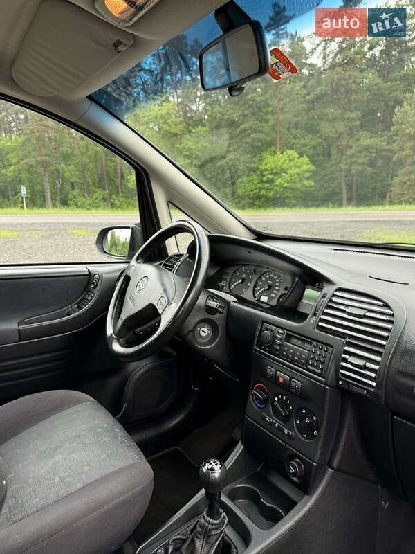 Минивэн Opel Zafira 2001 в Луцке